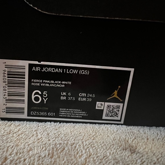 Fierce pink air Jordan 1 Low 6.5 Y / 8 woman - Picture 3 of 5